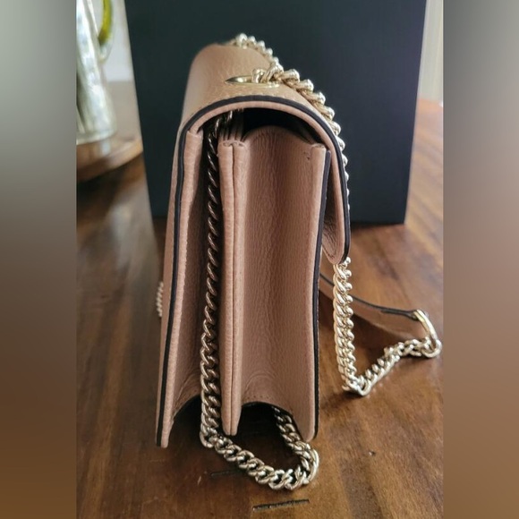 Gucci Interlocking Crossbody Chain Bag - Picture 4 of 12